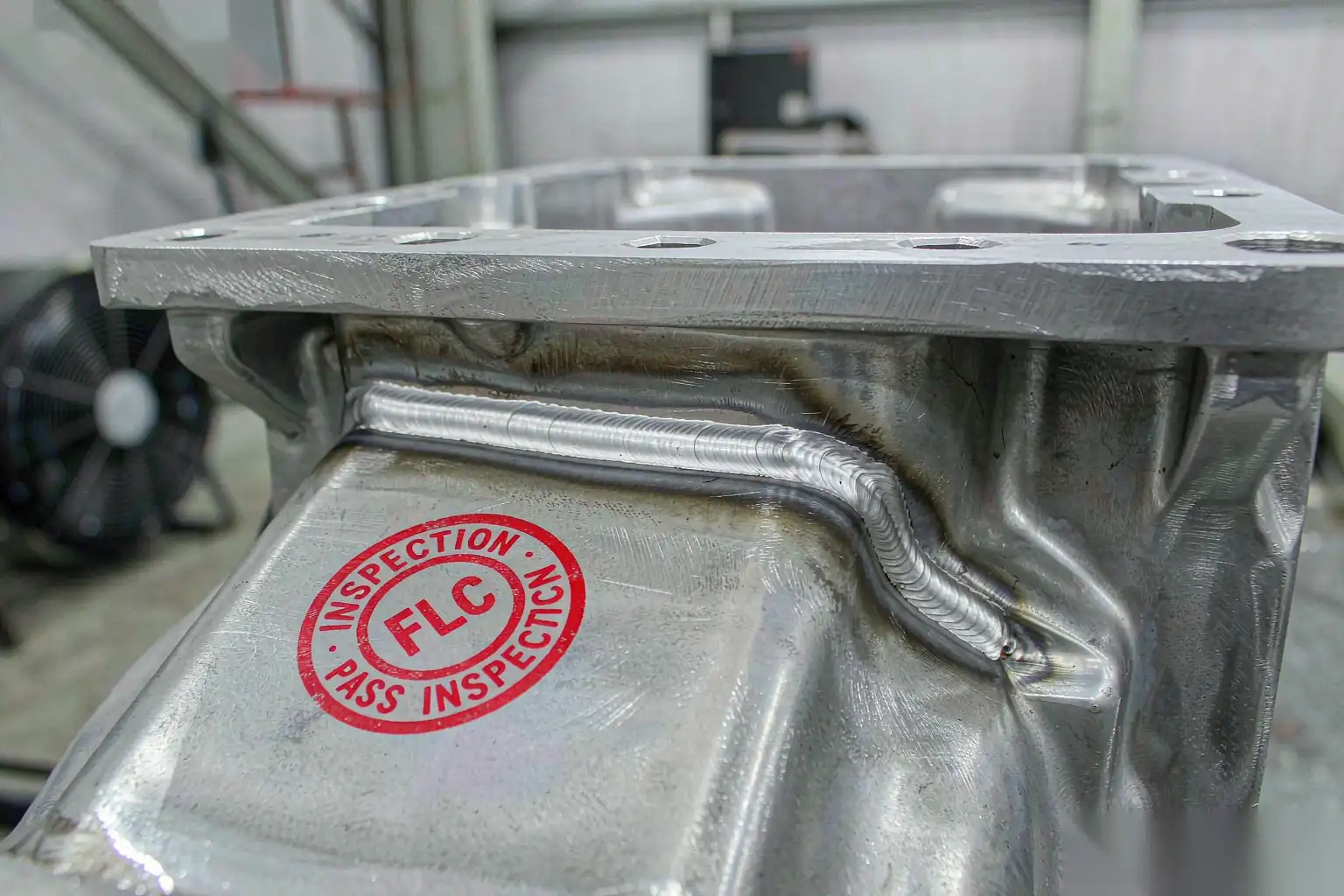 Aluminio soldado reparado preparado para inspección