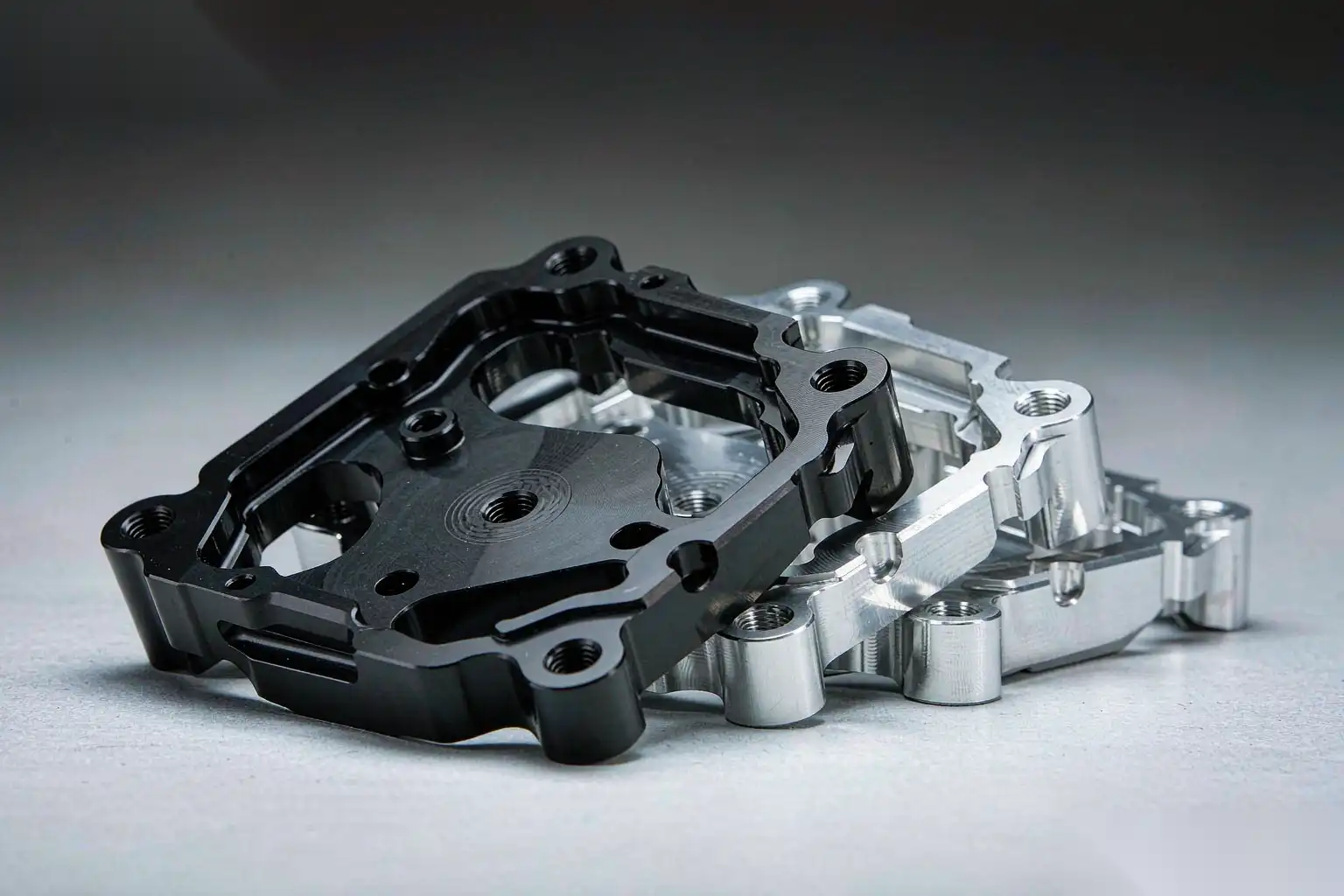 Componente de aluminio anodizado negro fundido a presión
