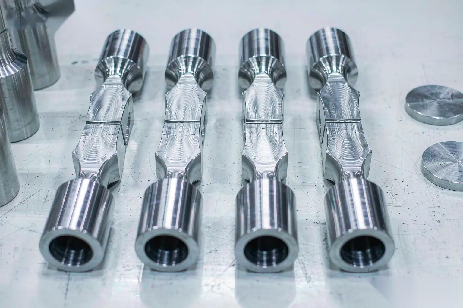 Cupones de aluminio fundido a presión tratados térmicamente preparados para pruebas de tracción