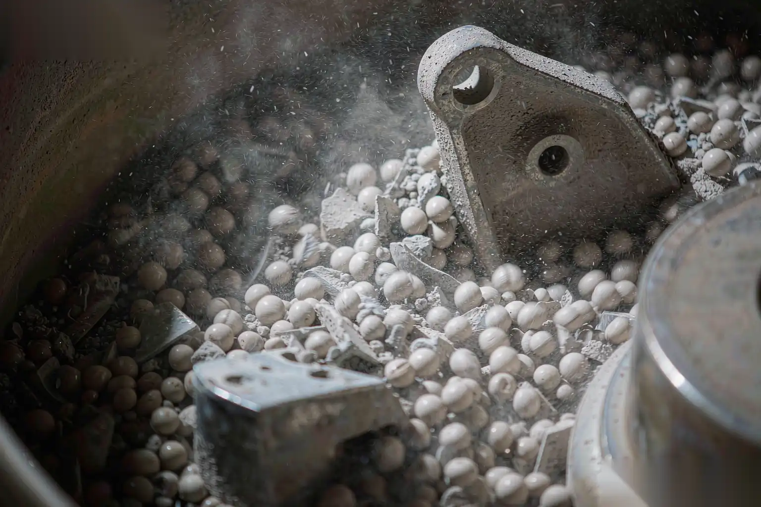 Vibratory bowl with ceramic media processing castings